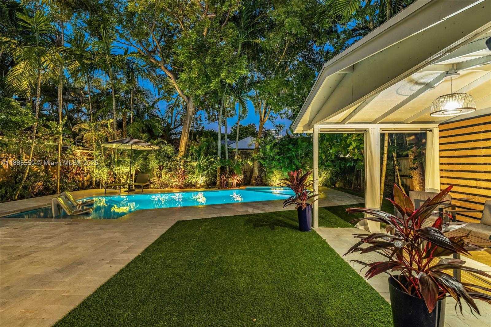 Small Image of 141 SOUTH WEST 23RD RD, Miami Number 32