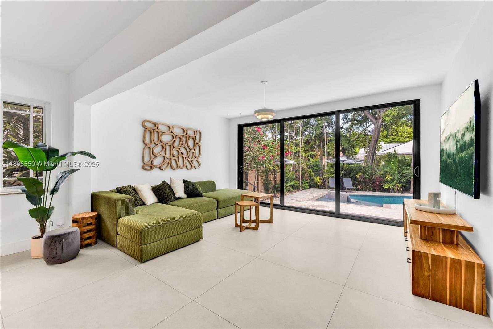 Small Image of 141 SOUTH WEST 23RD RD, Miami Number 4