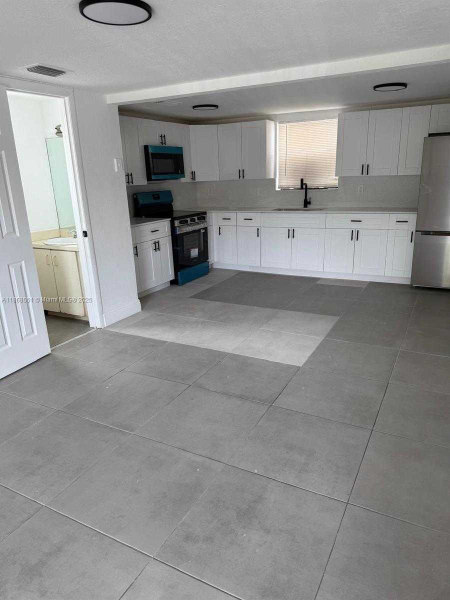 Small Image of 2291 WEST 53RD PL #2291, Hialeah Number 3