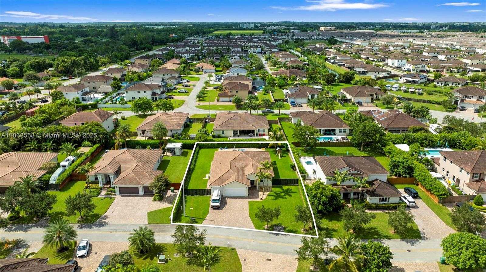 Small Image of 12750 SOUTH WEST 225TH ST, Miami Number 22
