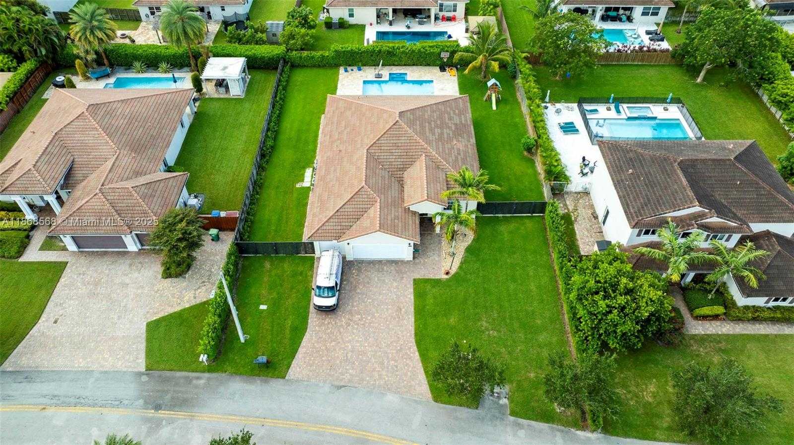 Small Image of 12750 SOUTH WEST 225TH ST, Miami Number 26