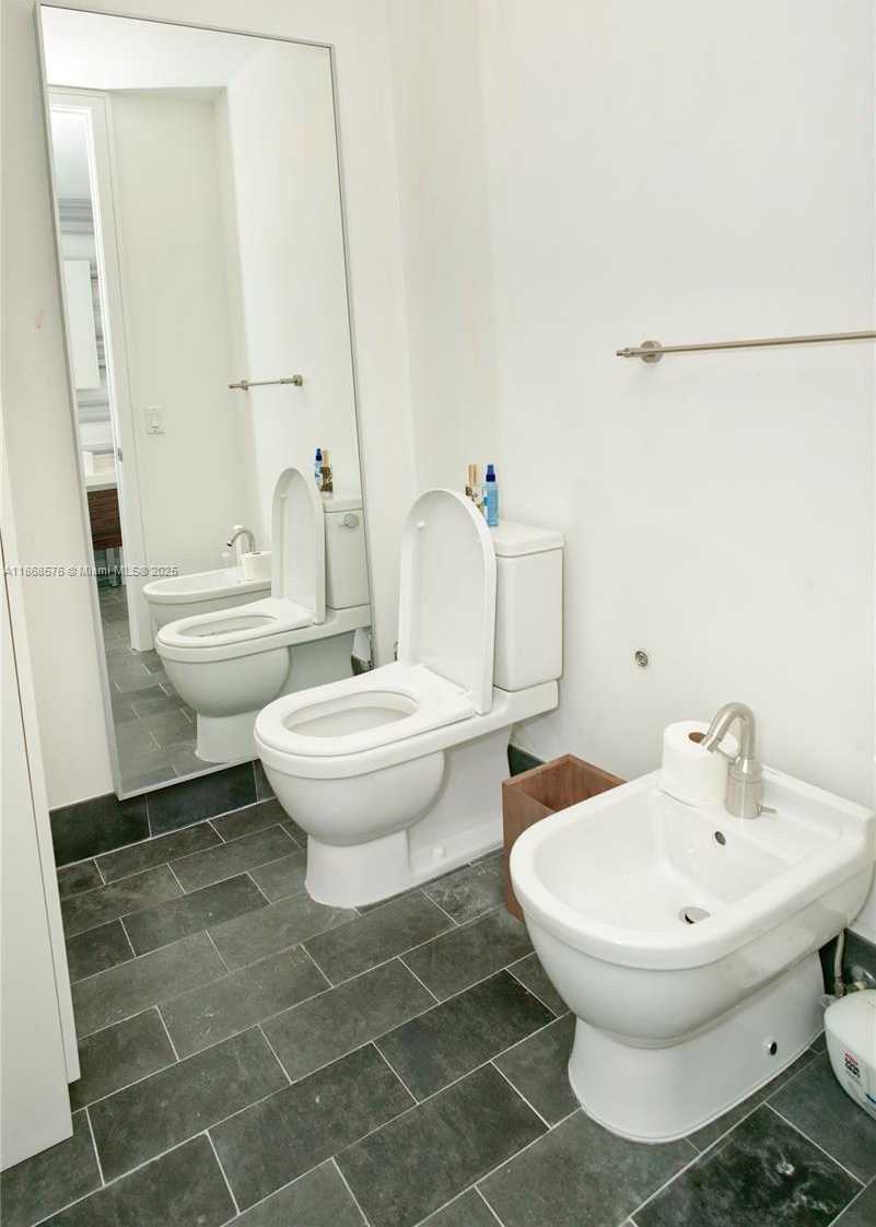 Small Image of 1100 BISCAYNE BLVD #5202, Miami Number 12