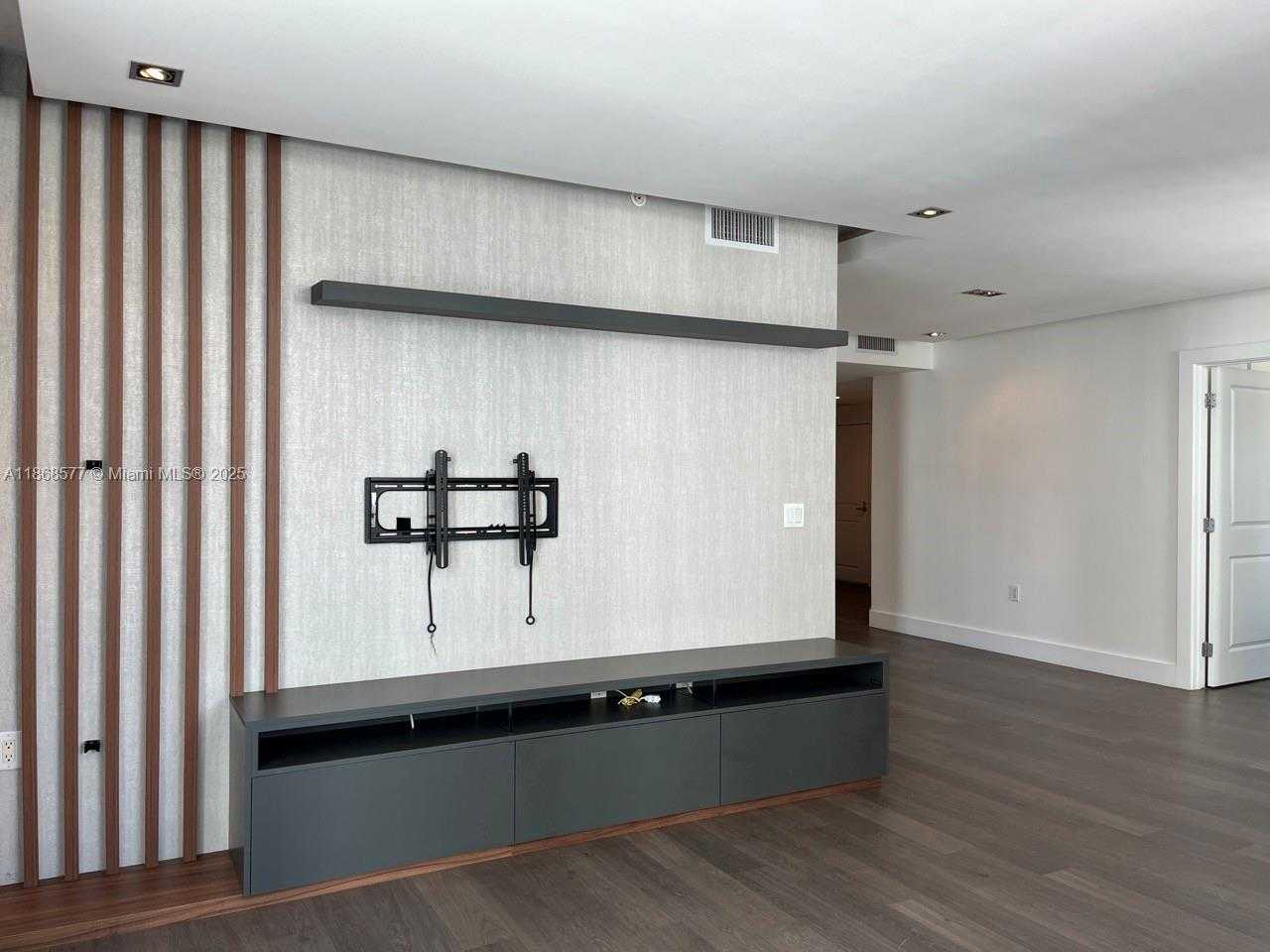 Small Image of 1250 SOUTH MIAMI AVE #1414, Miami Number 7