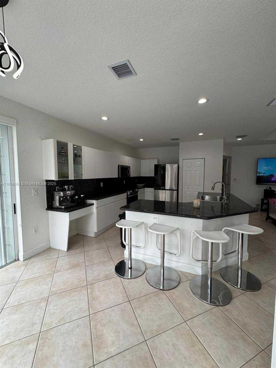 Small Image of 10873 NORTH WEST 71ST ST, Doral Number 4