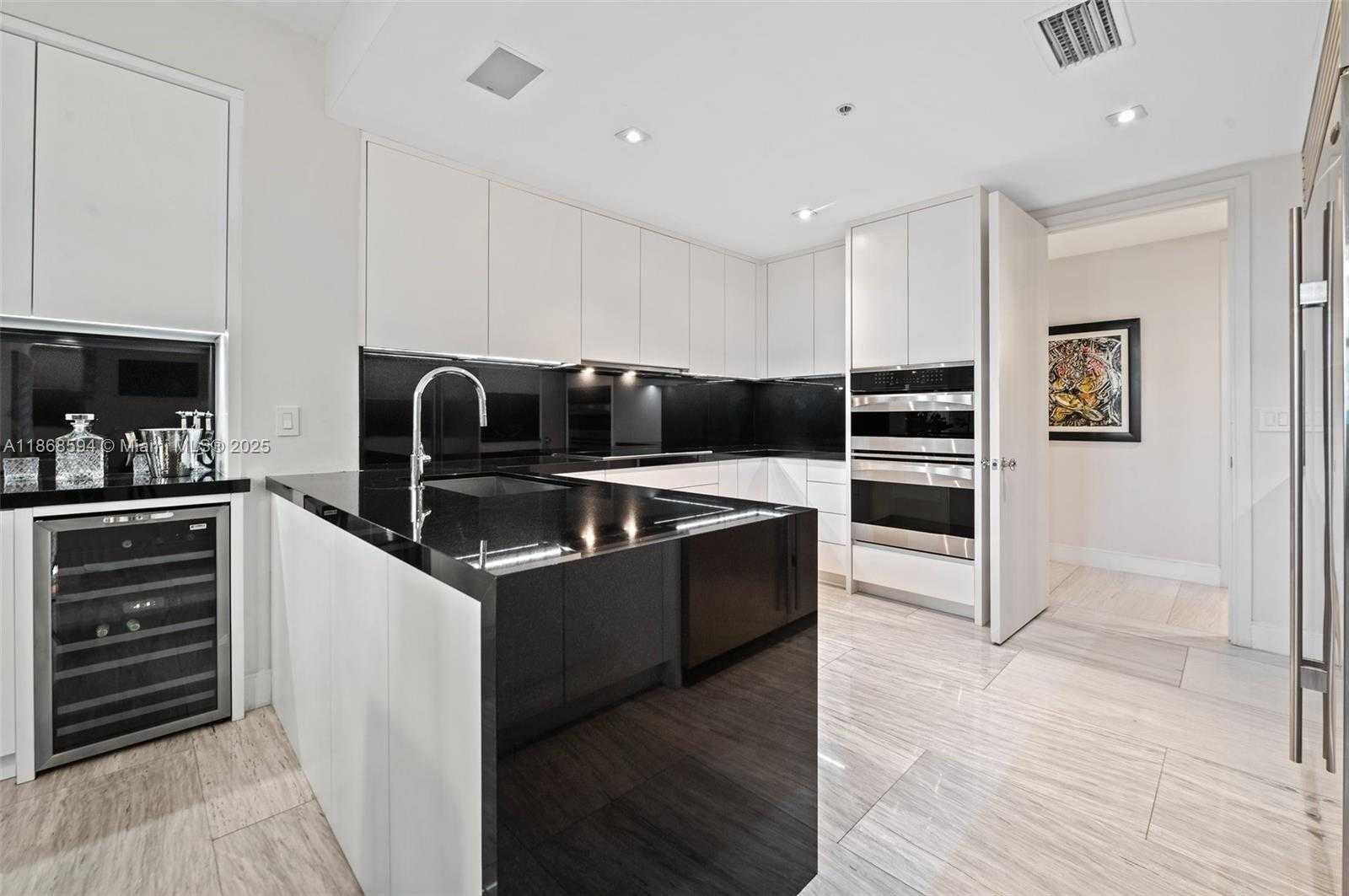 Small Image of 13633 DEERING BAY DR #225, Coral Gables Number 8