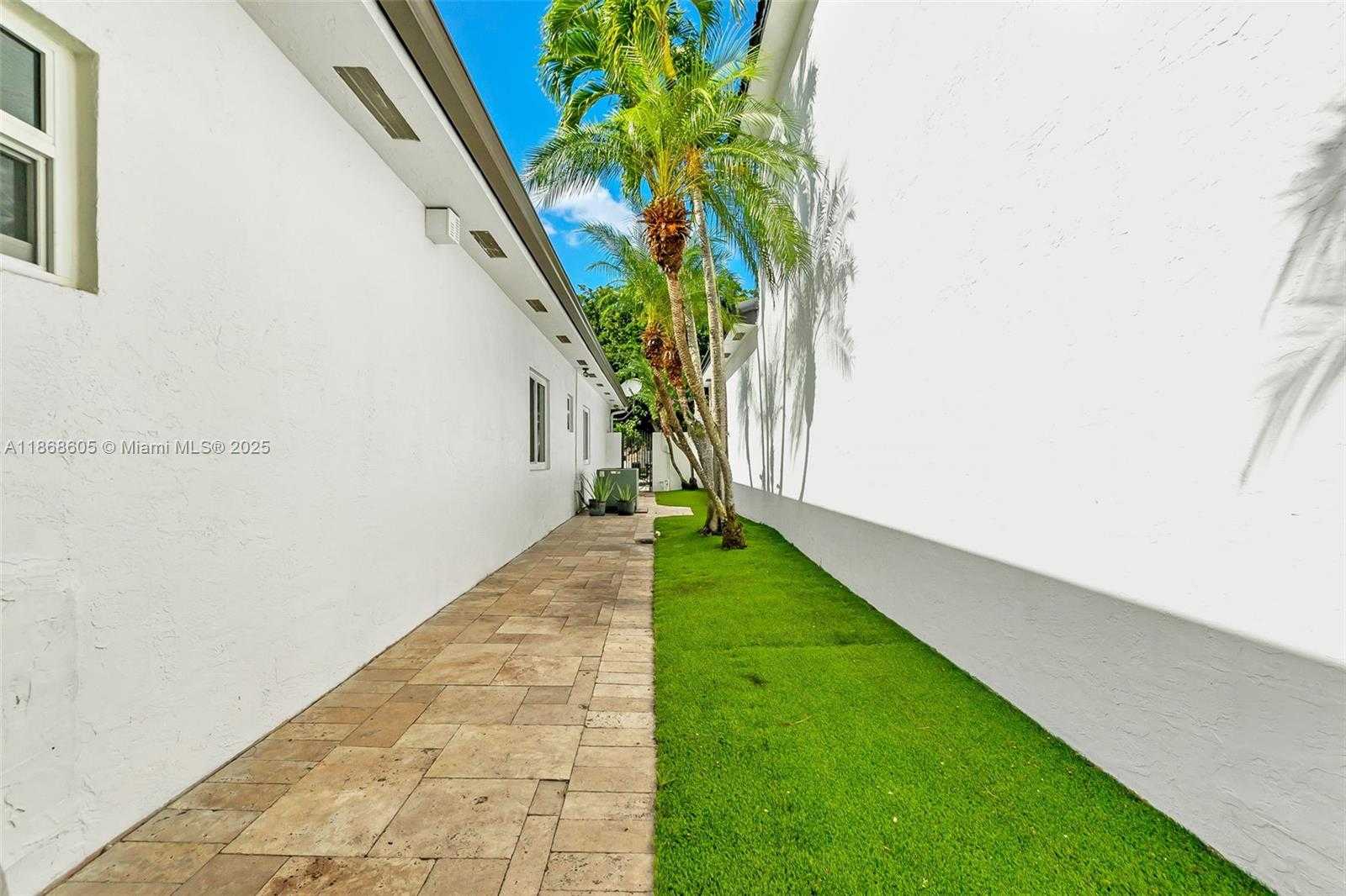 Small Image of 14813 NORTH WEST 87TH PL, Miami Lakes Number 11