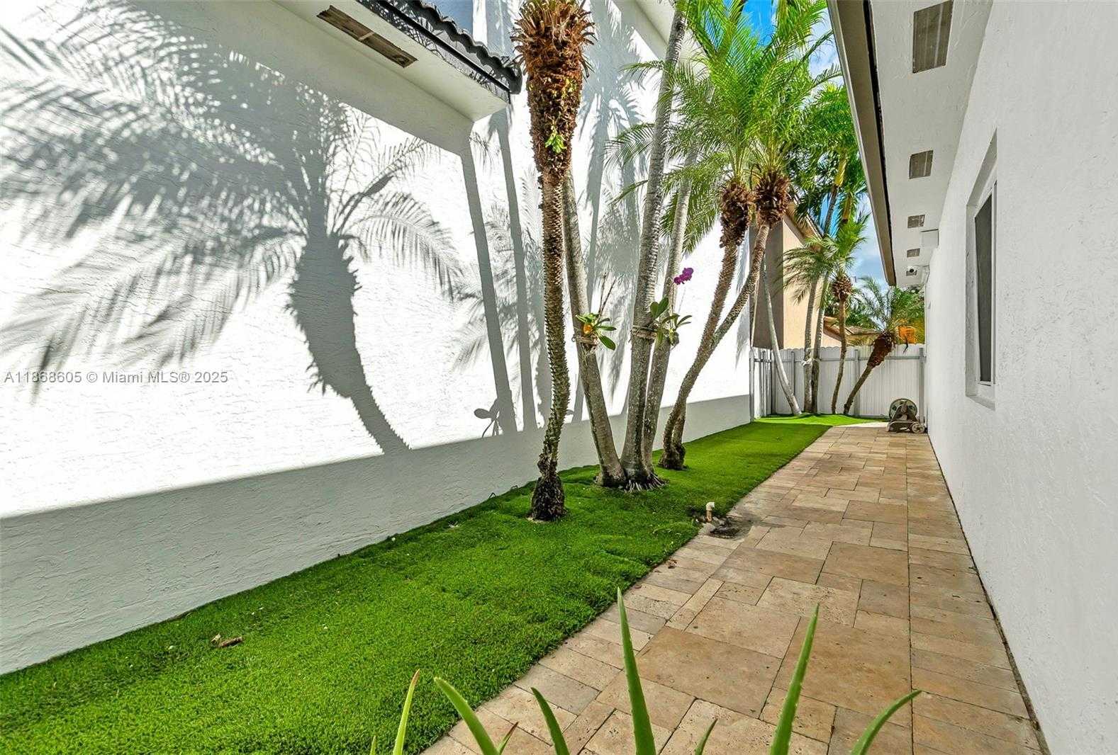 Small Image of 14813 NORTH WEST 87TH PL, Miami Lakes Number 12