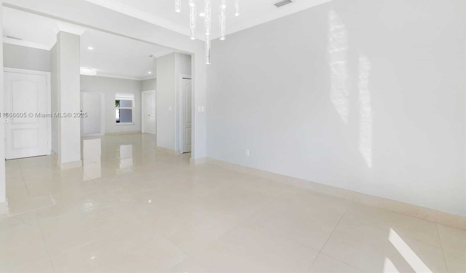 Small Image of 14813 NORTH WEST 87TH PL, Miami Lakes Number 17