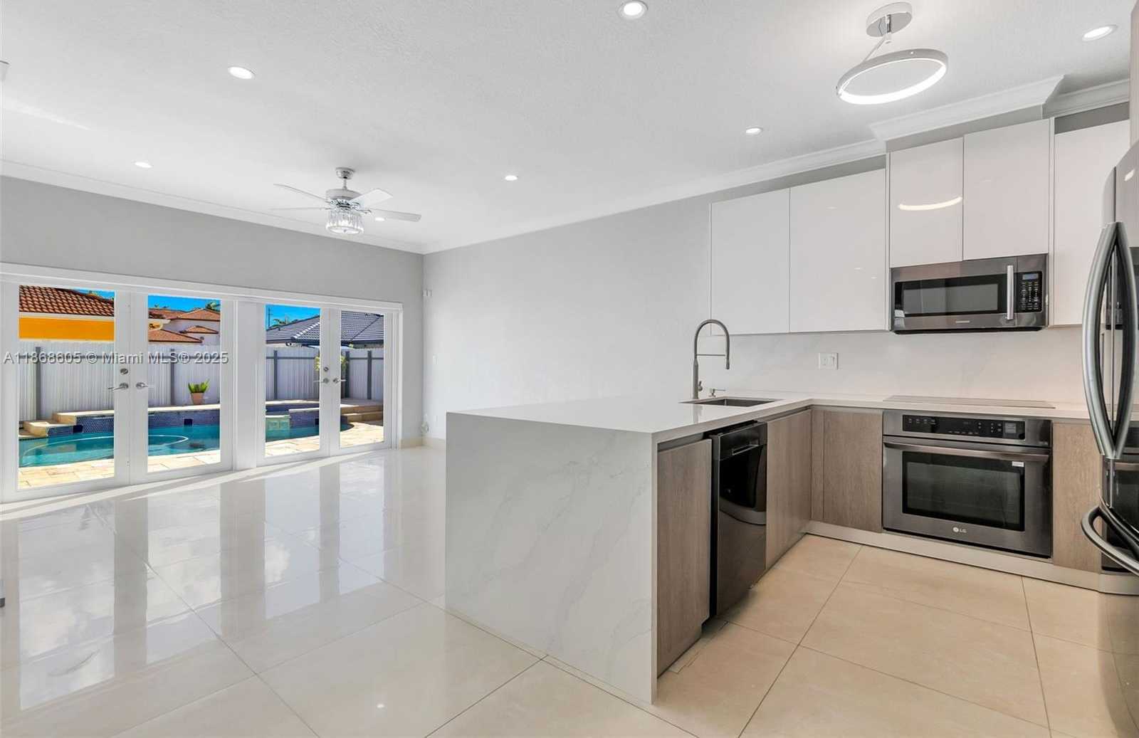 Small Image of 14813 NORTH WEST 87TH PL, Miami Lakes Number 19