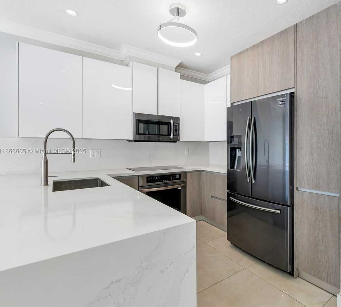 Small Image of 14813 NORTH WEST 87TH PL, Miami Lakes Number 21
