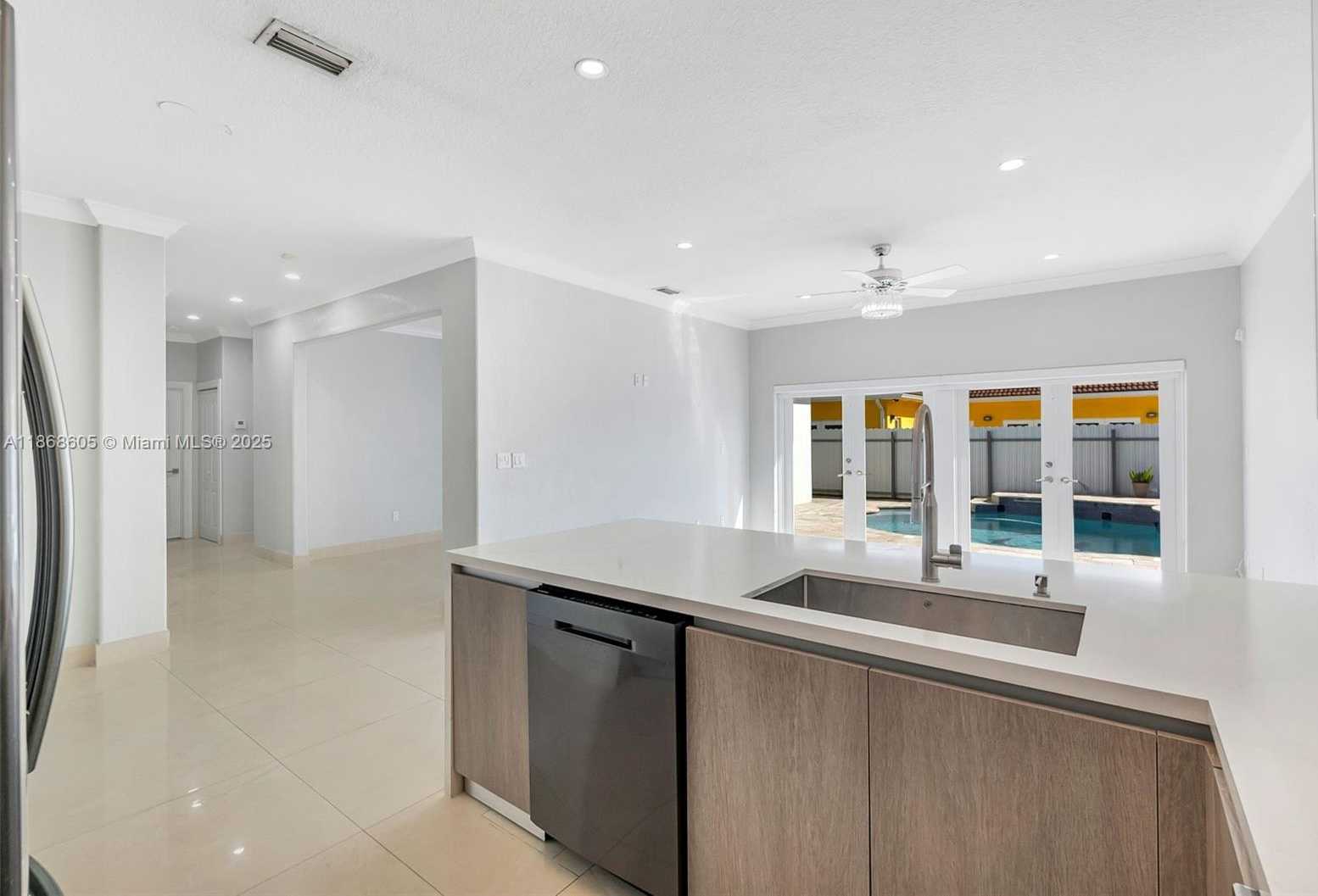Small Image of 14813 NORTH WEST 87TH PL, Miami Lakes Number 23