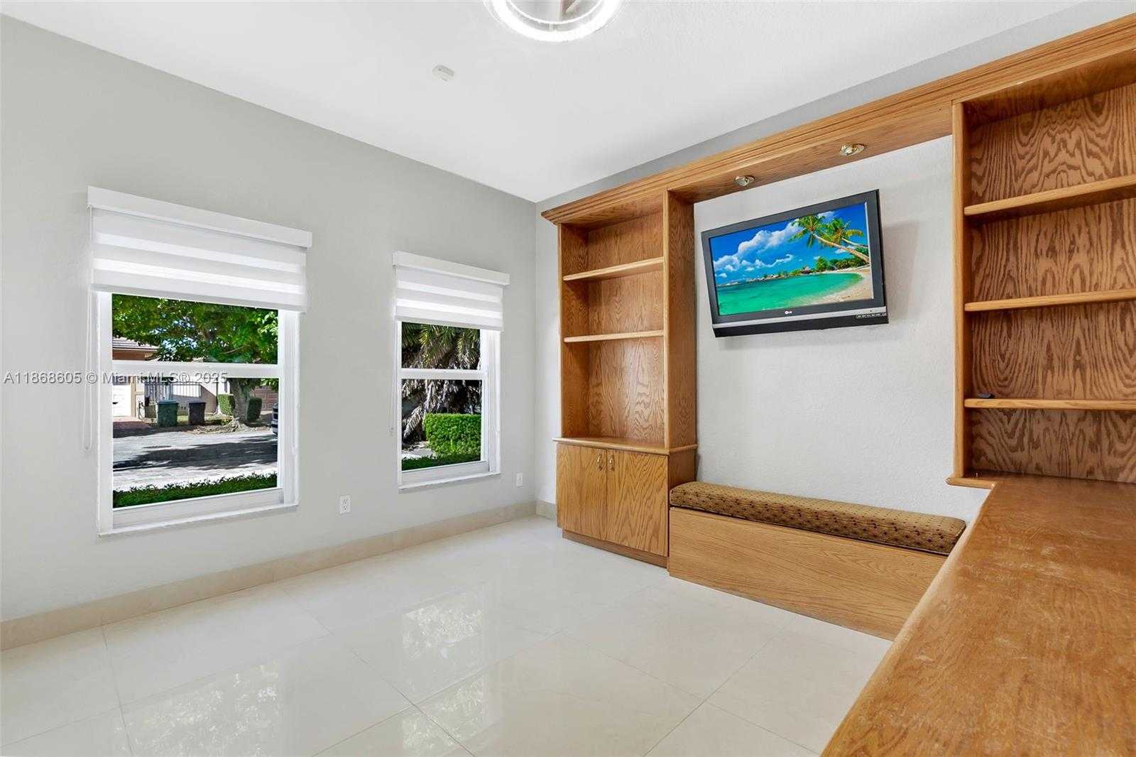 Small Image of 14813 NORTH WEST 87TH PL, Miami Lakes Number 34