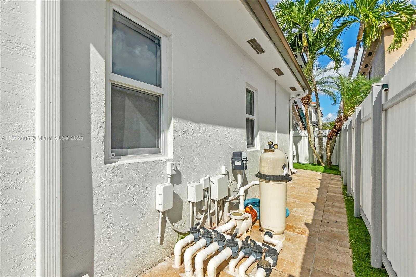 Small Image of 14813 NORTH WEST 87TH PL, Miami Lakes Number 39