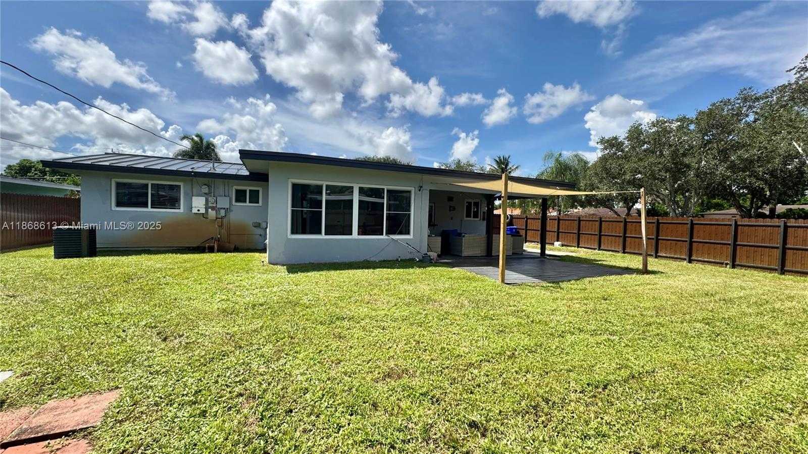 Small Image of 8891 NORTH WEST 11TH ST, Pembroke Pines Number 27