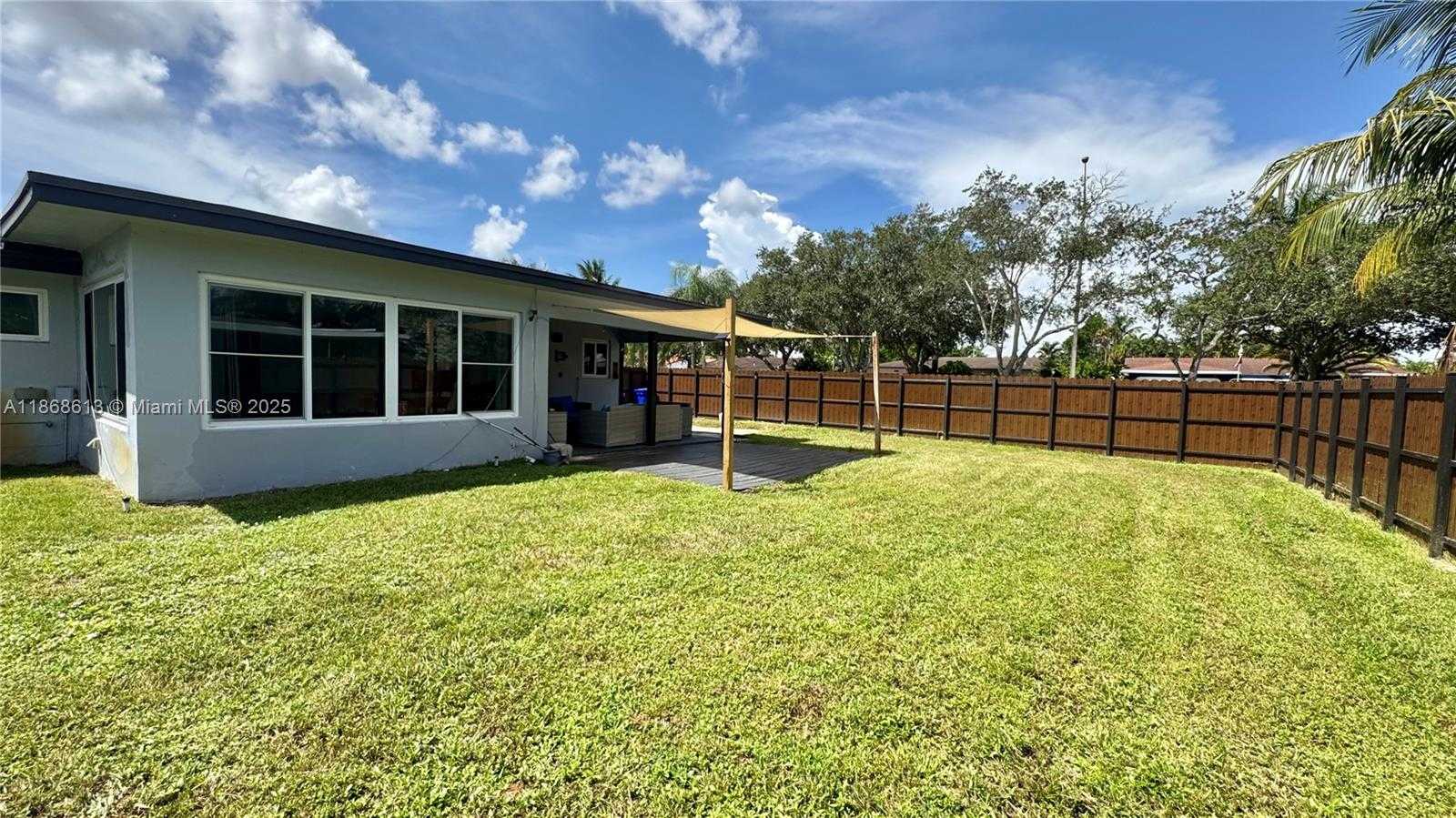 Small Image of 8891 NORTH WEST 11TH ST, Pembroke Pines Number 29