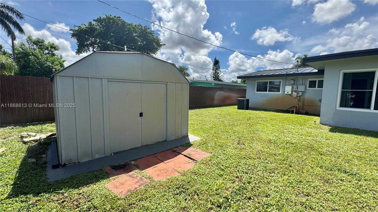 Small Image of 8891 NORTH WEST 11TH ST, Pembroke Pines Number 30