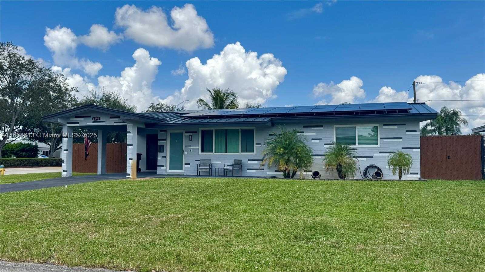 Small Image of 8891 NORTH WEST 11TH ST, Pembroke Pines Number 4