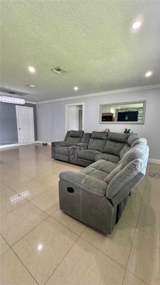 Small Image of 8891 NORTH WEST 11TH ST, Pembroke Pines Number 6