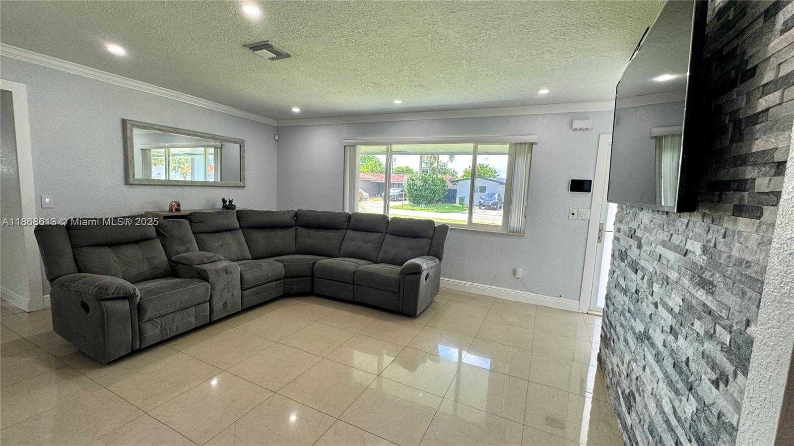 Small Image of 8891 NORTH WEST 11TH ST, Pembroke Pines Number 7