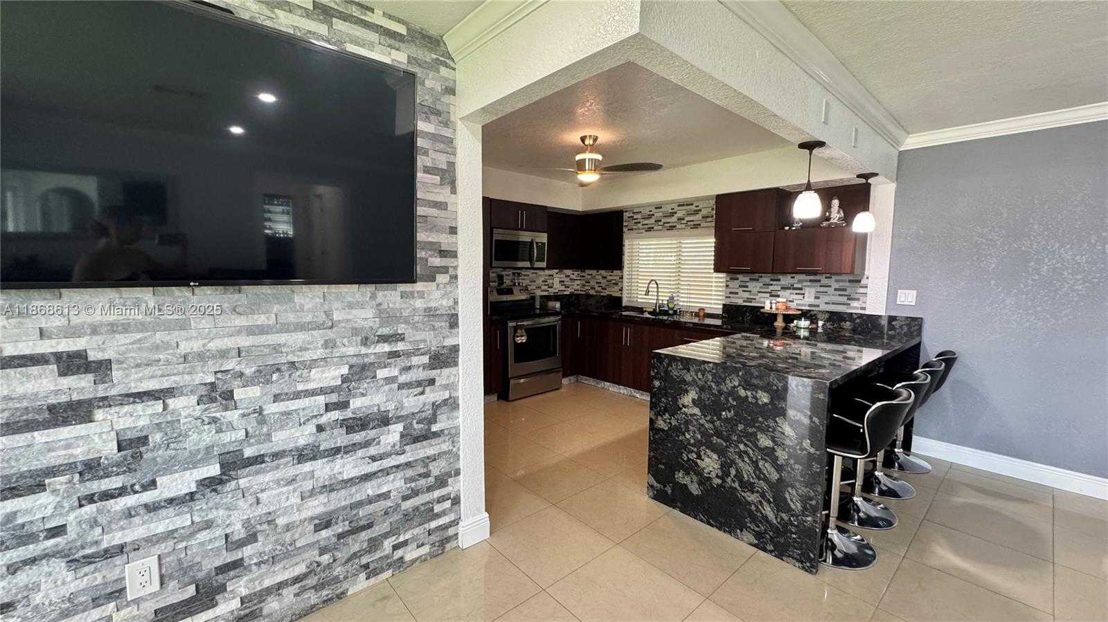 Small Image of 8891 NORTH WEST 11TH ST, Pembroke Pines Number 9