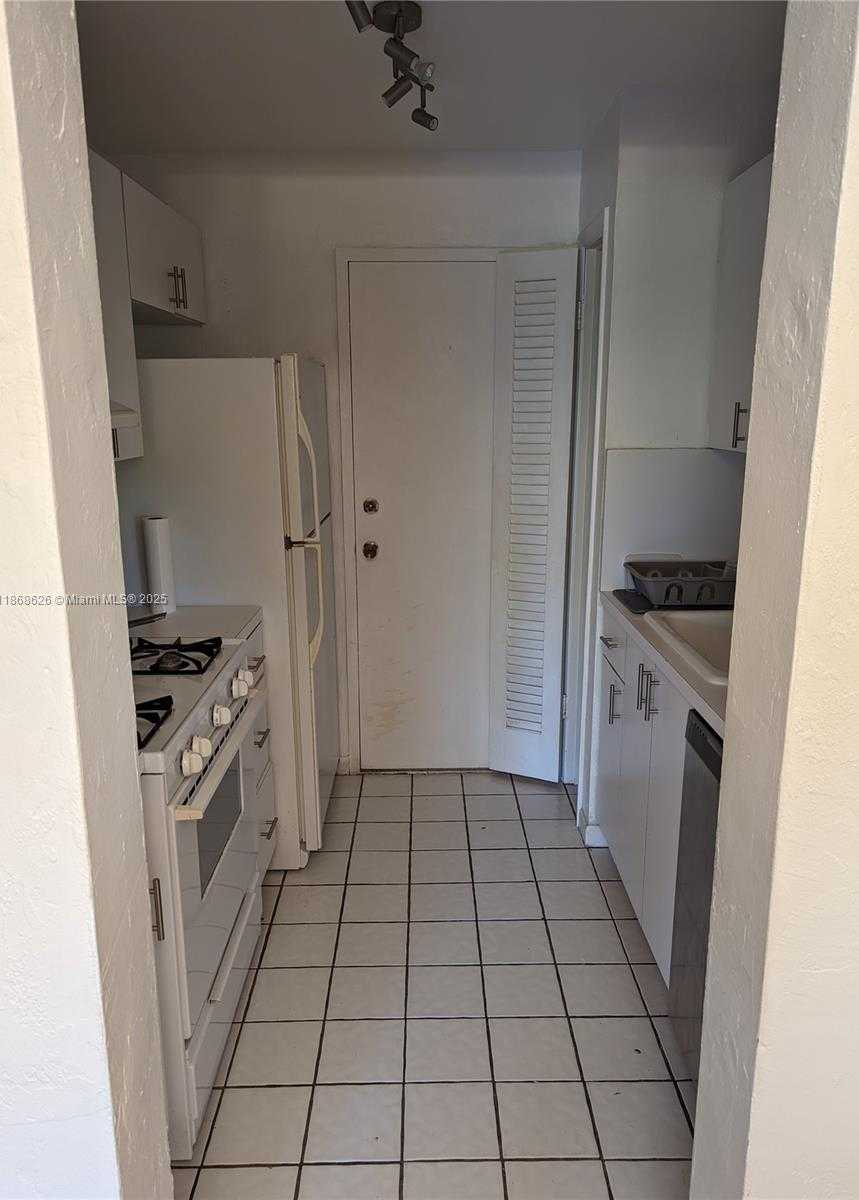 Small Image of 1205 MARIPOSA AVE #409, Coral Gables Number 4