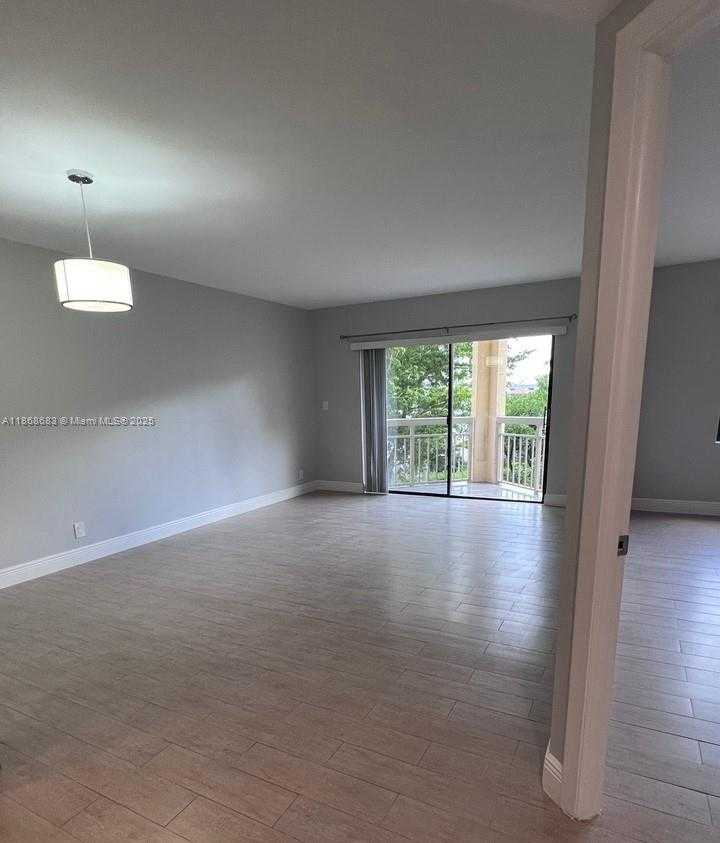 Small Image of 8290 LAKE DR #421, Doral Number 2