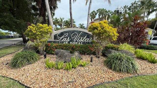 Small Image of 8290 LAKE DR #421, Doral Number 6