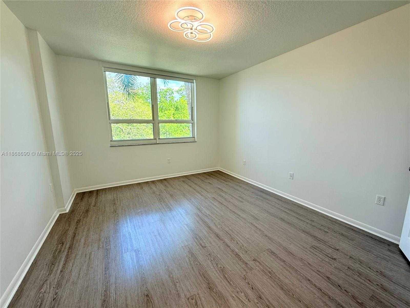 Small Image of 2000 NORTH BAYSHORE DR #218, Miami Number 14