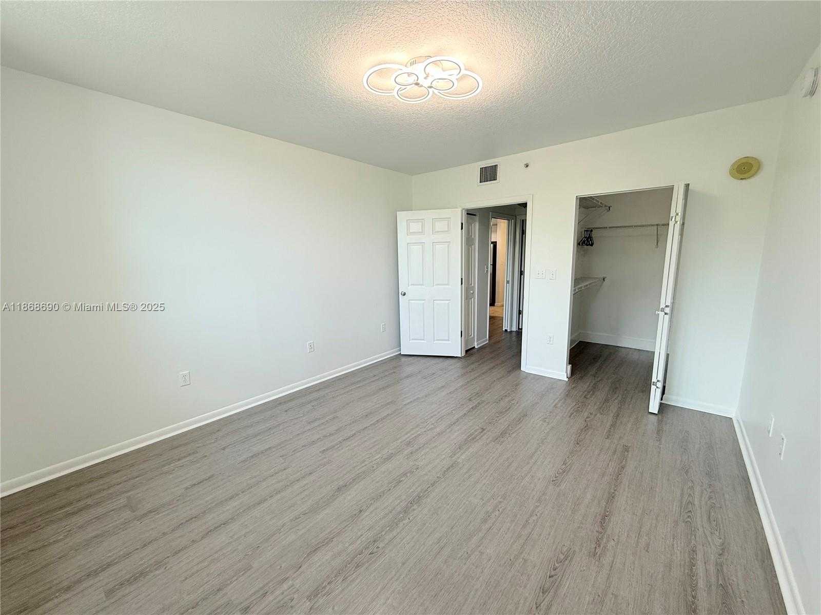 Small Image of 2000 NORTH BAYSHORE DR #218, Miami Number 16