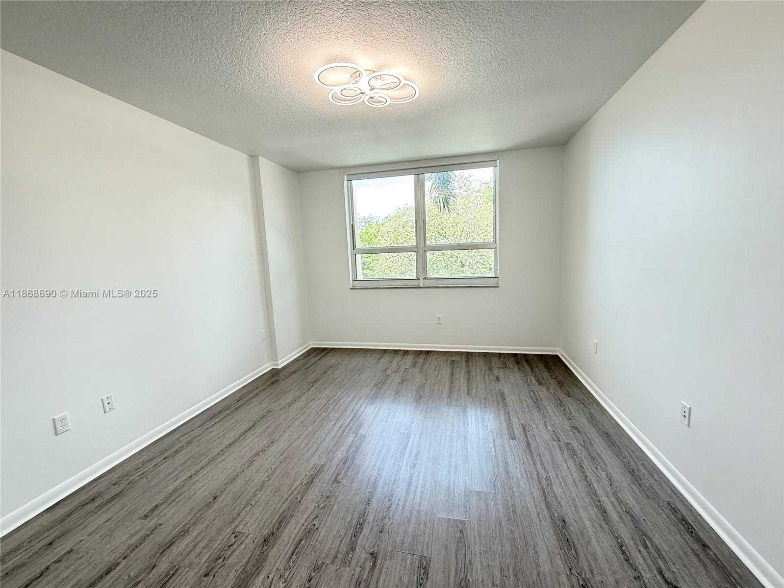 Small Image of 2000 NORTH BAYSHORE DR #218, Miami Number 17