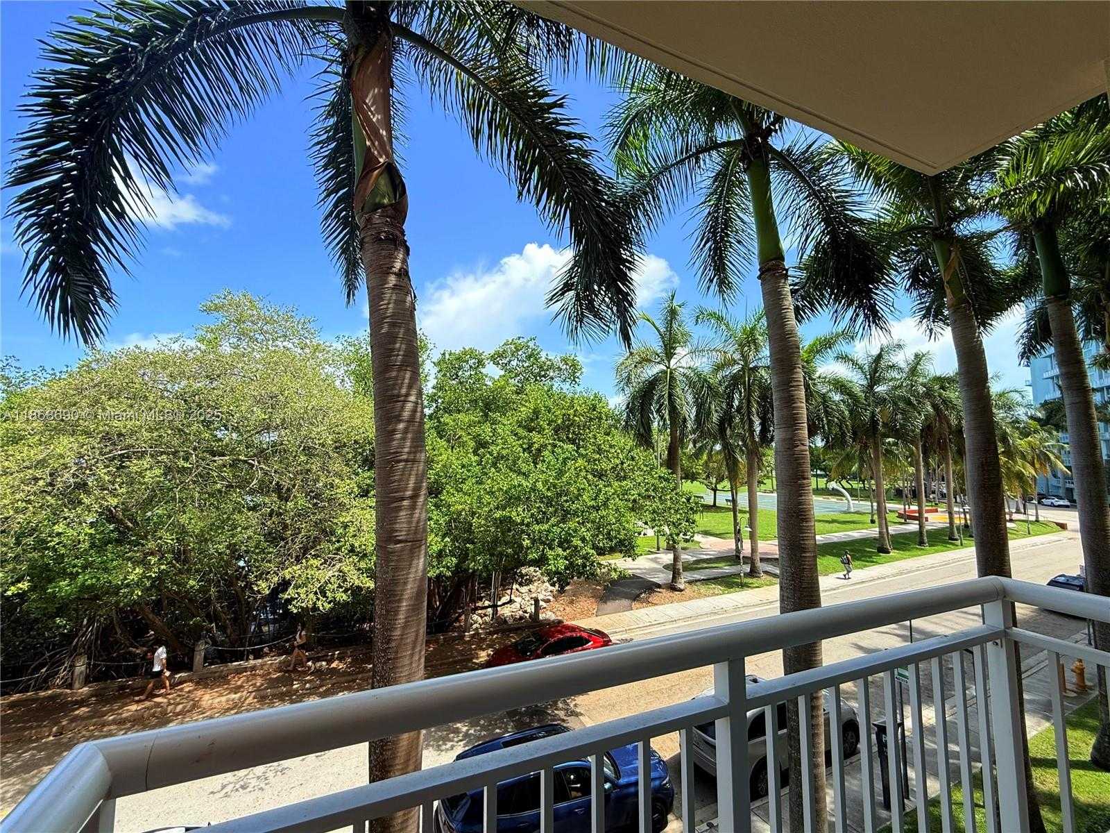 Small Image of 2000 NORTH BAYSHORE DR #218, Miami Number 22