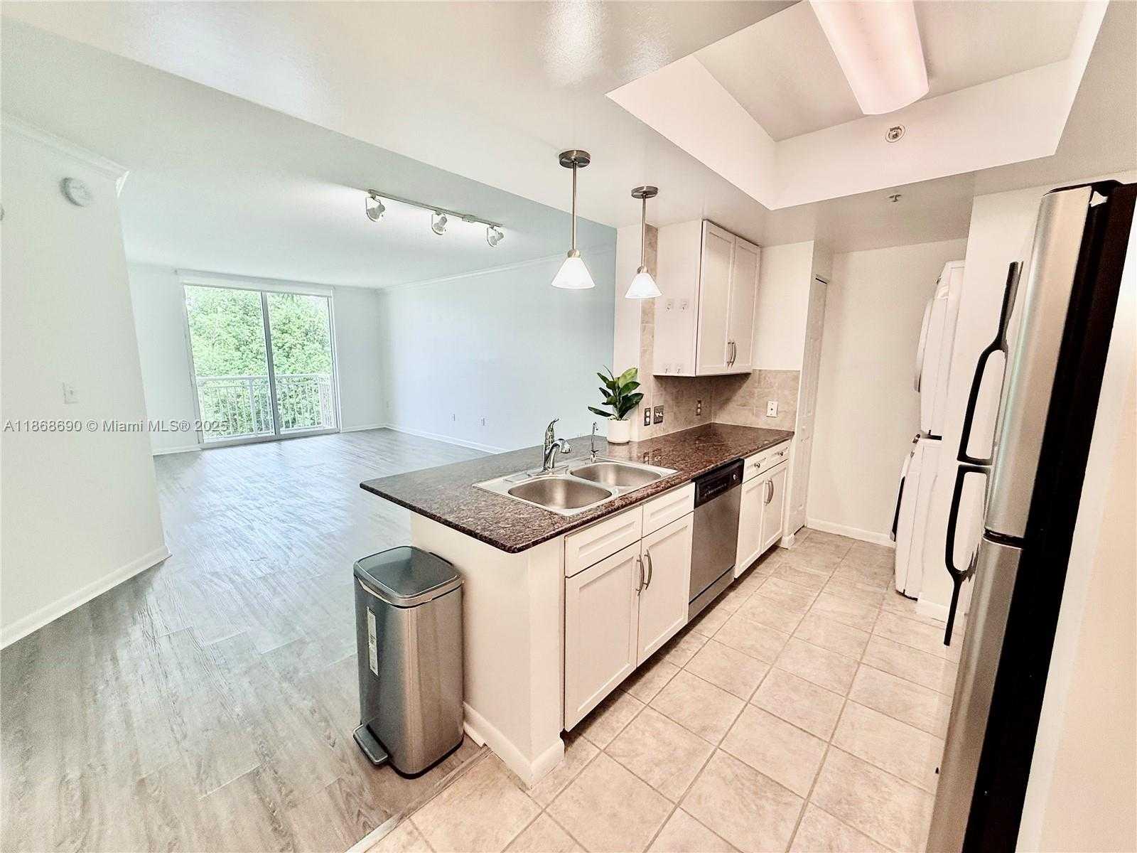 Small Image of 2000 NORTH BAYSHORE DR #218, Miami Number 3