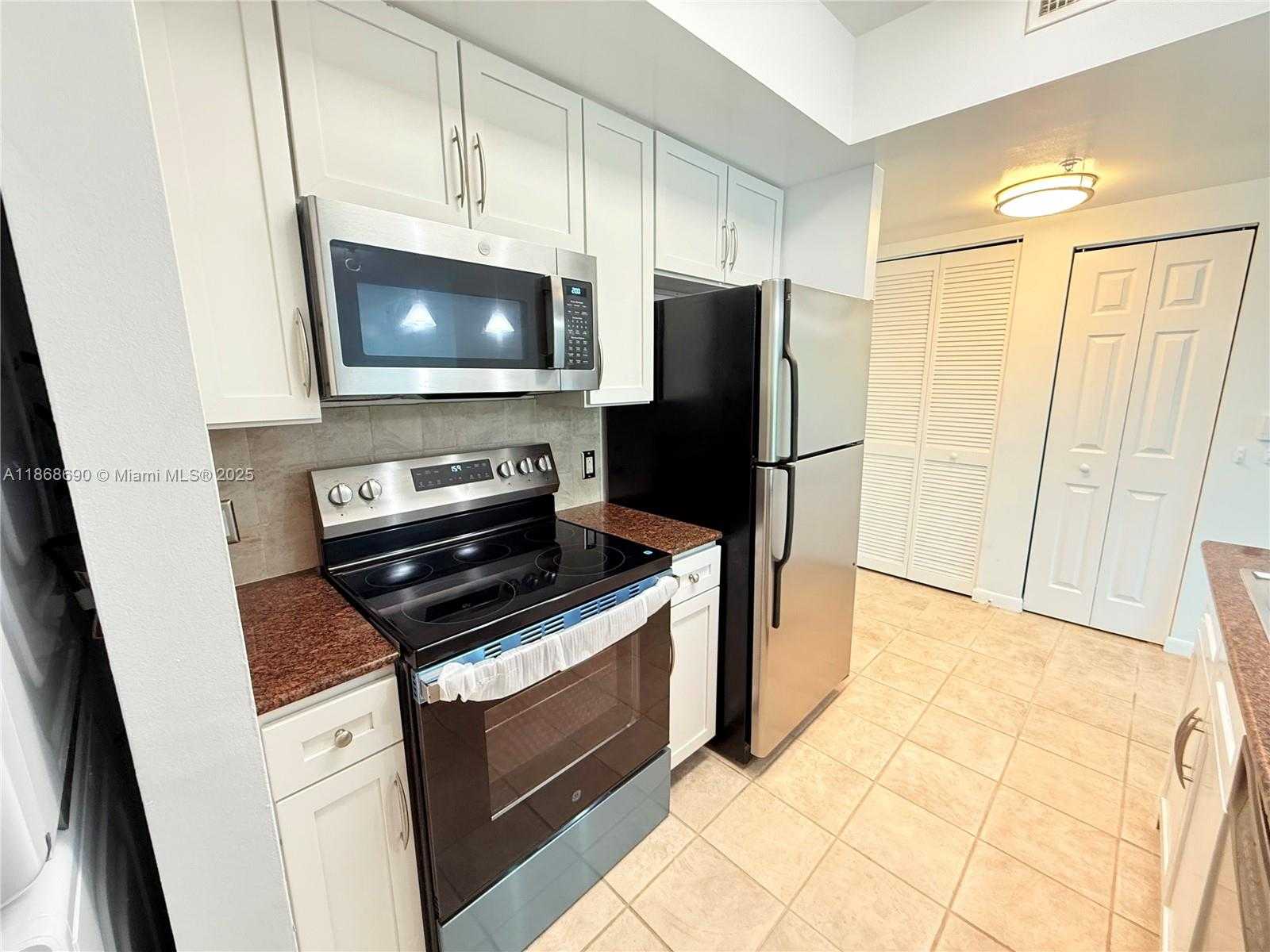 Small Image of 2000 NORTH BAYSHORE DR #218, Miami Number 6