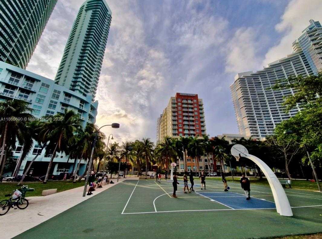 Small Image of 2000 NORTH BAYSHORE DR #218, Miami Number 63
