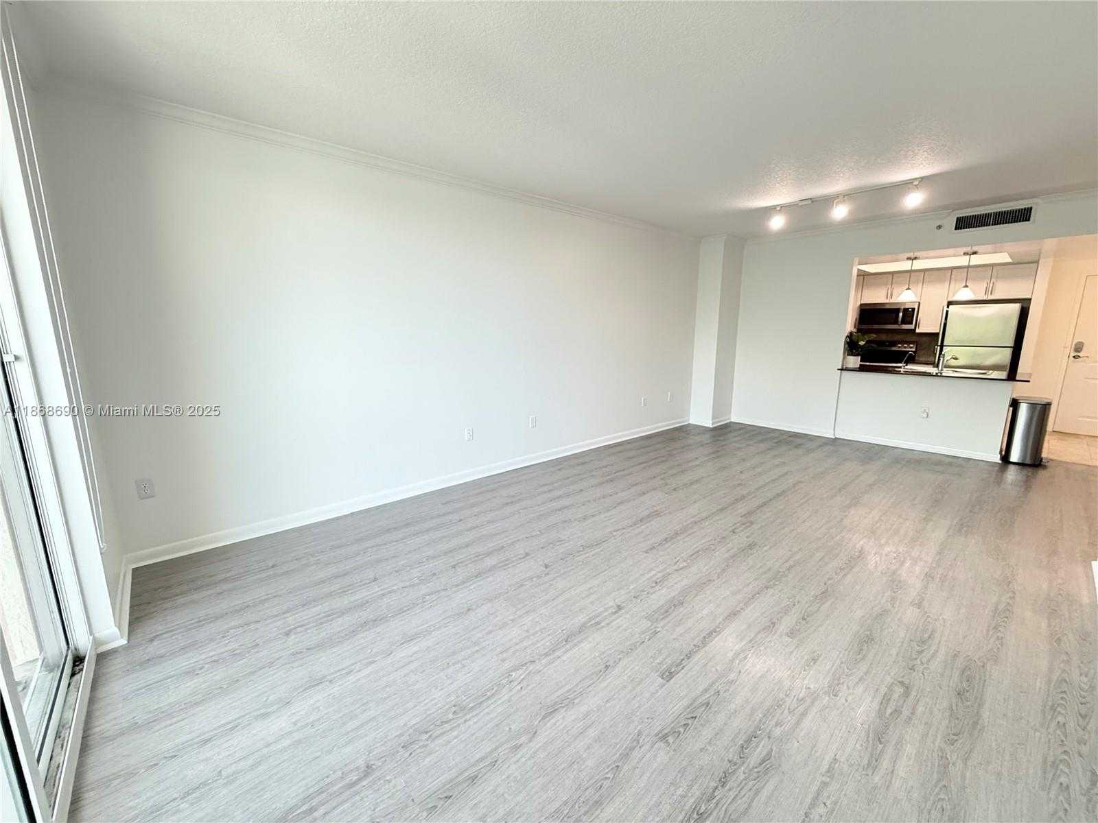 Small Image of 2000 NORTH BAYSHORE DR #218, Miami Number 7