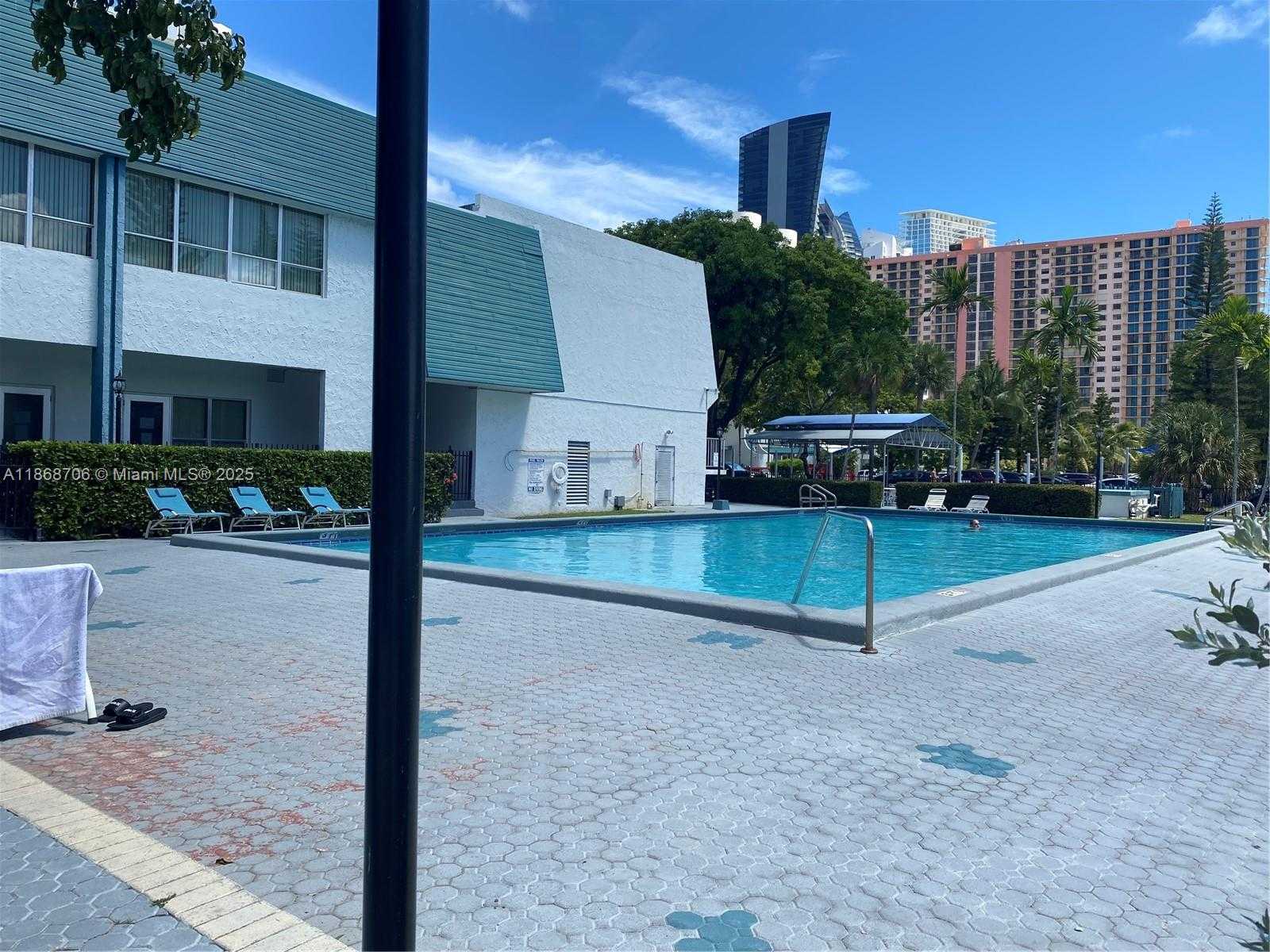 Small Image of 200 177TH DR #216, Sunny Isles Beach Number 2