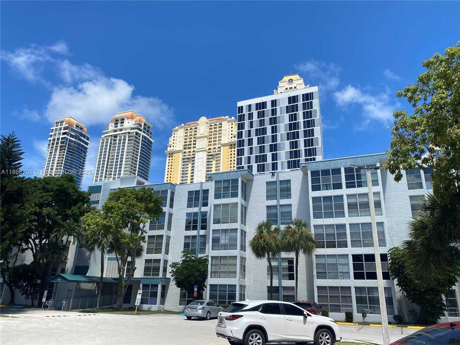 Small Image of 200 177TH DR #216, Sunny Isles Beach Number 3