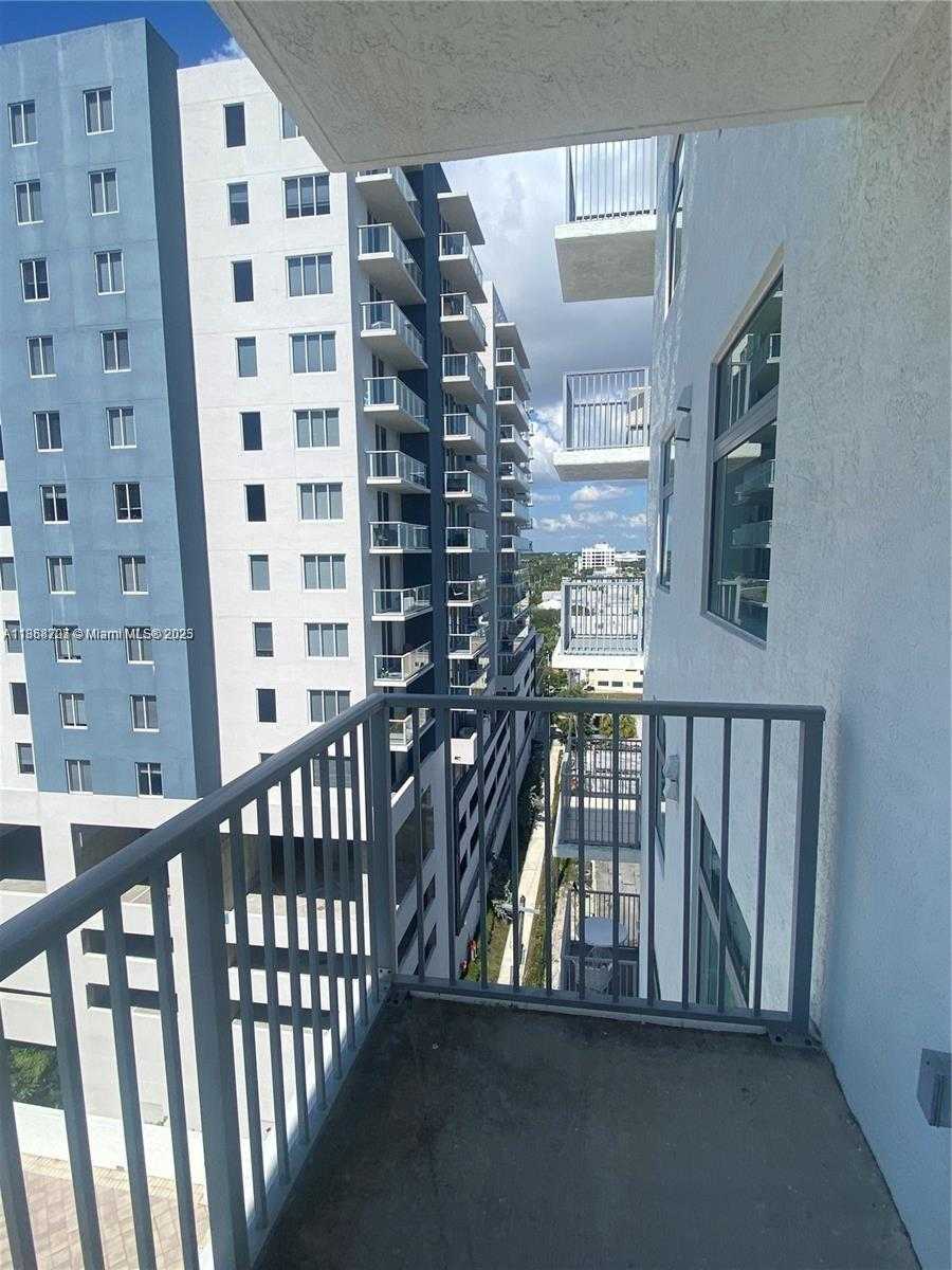 Small Image of Hollywood Number 4