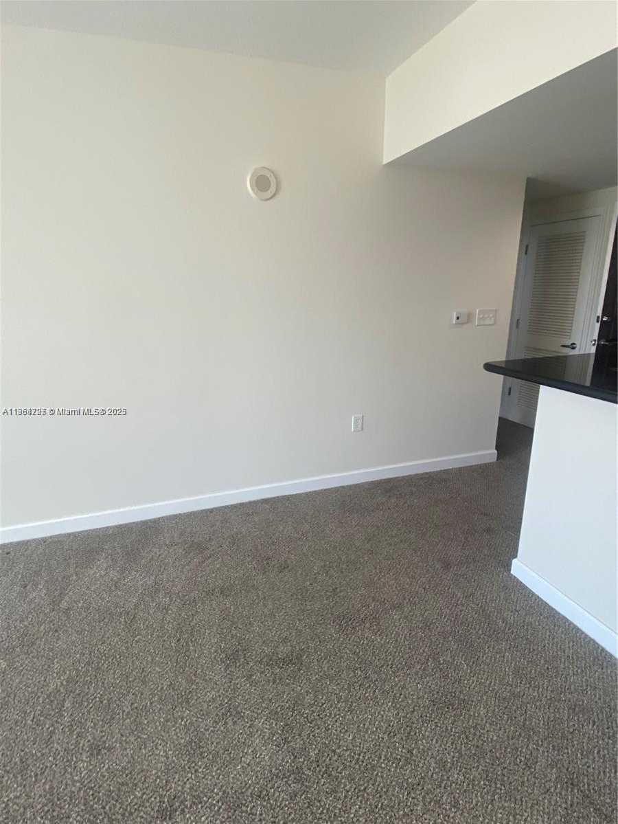 Small Image of Hollywood Number 7