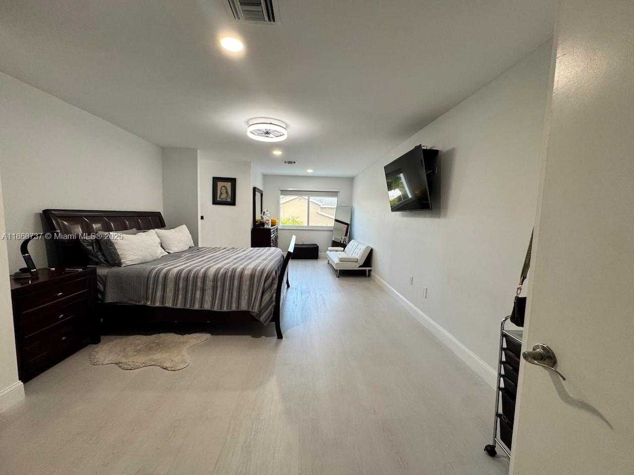 Small Image of 9368 SOUTH WEST 146TH PL, Miami Number 21