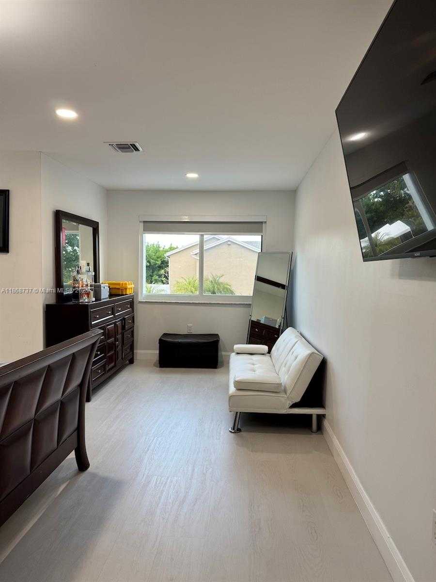 Small Image of 9368 SOUTH WEST 146TH PL, Miami Number 23