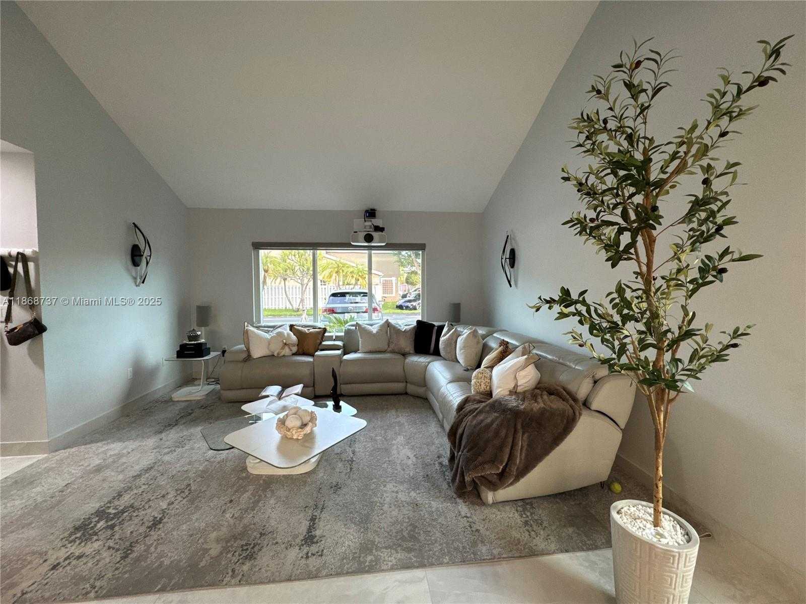 Small Image of 9368 SOUTH WEST 146TH PL, Miami Number 3