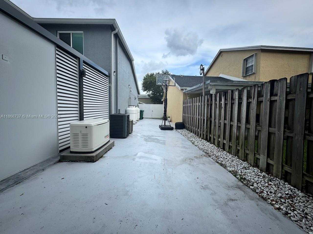 Small Image of 9368 SOUTH WEST 146TH PL, Miami Number 38