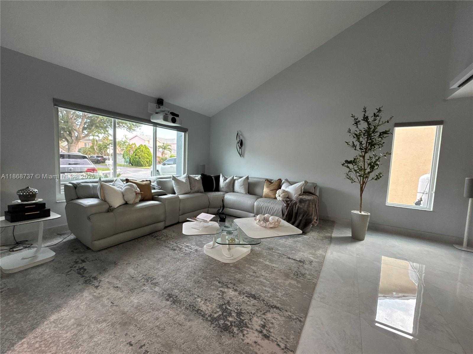 Small Image of 9368 SOUTH WEST 146TH PL, Miami Number 4