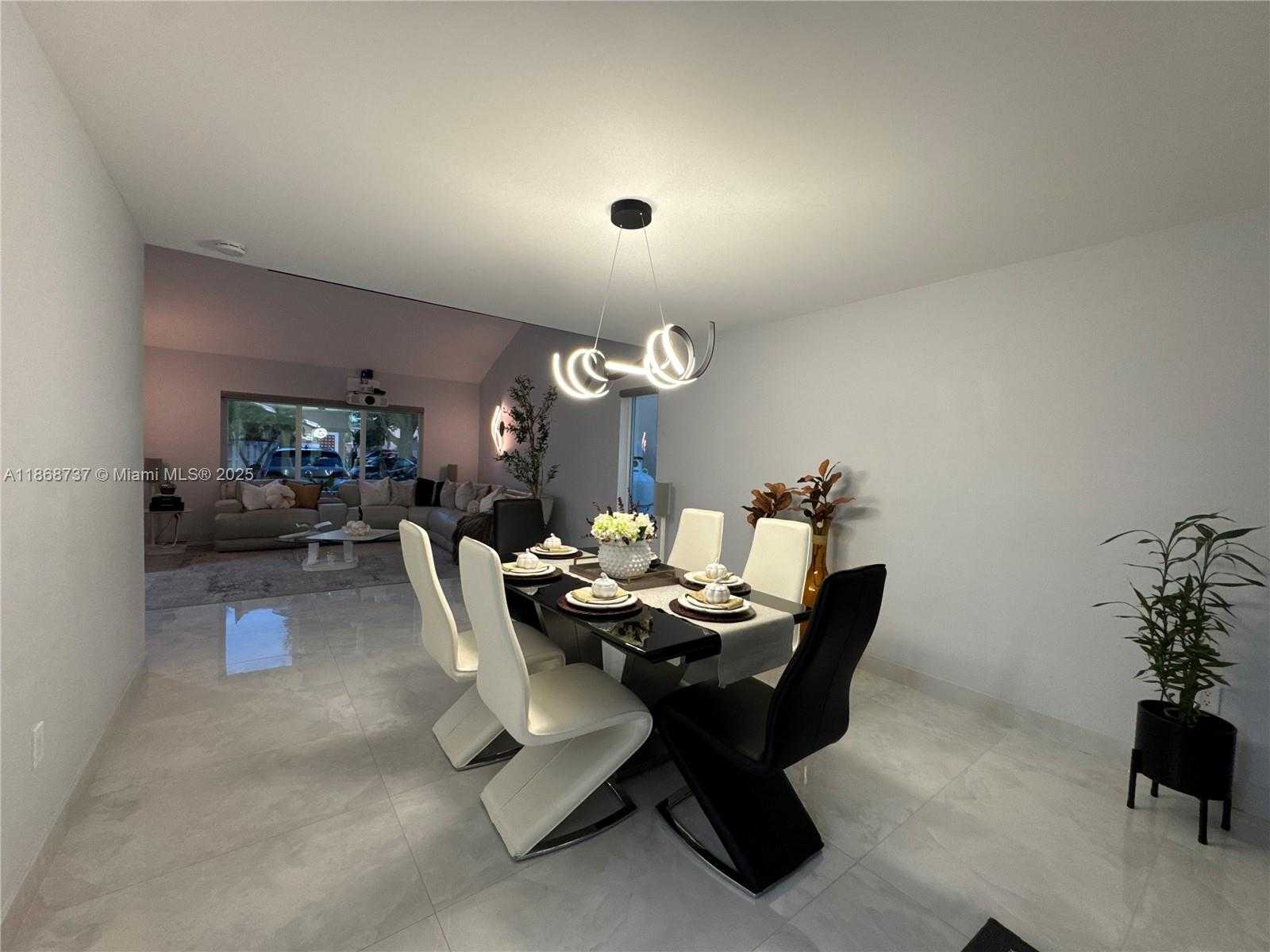 Small Image of 9368 SOUTH WEST 146TH PL, Miami Number 7