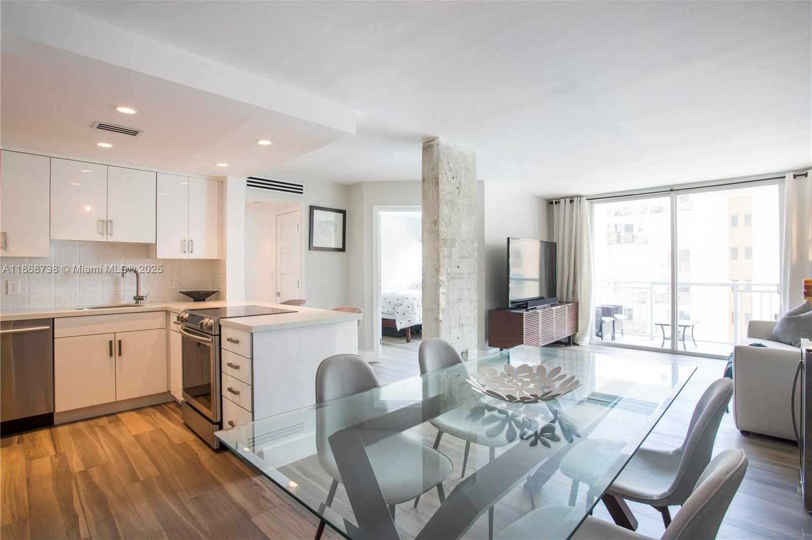 Small Image of 1345 LINCOLN RD #605, Miami Beach Number 2