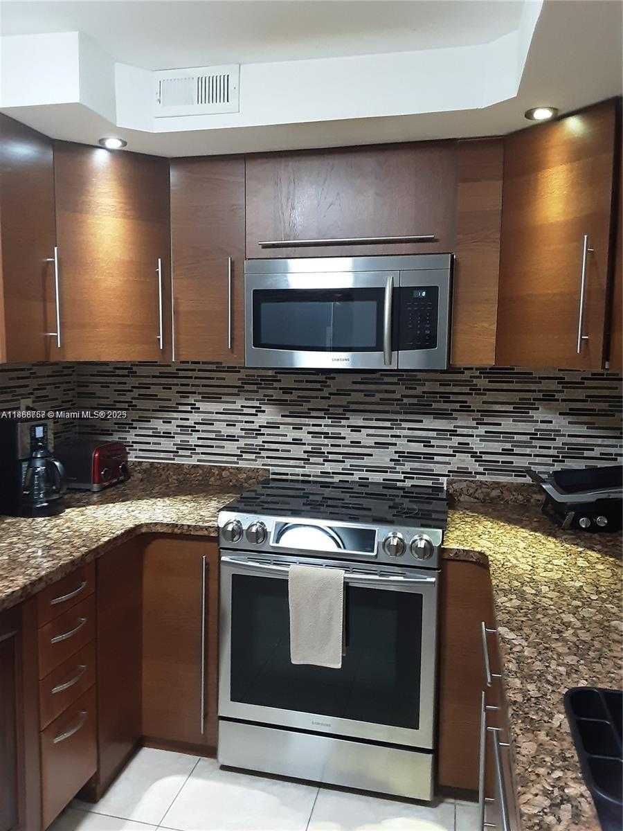 Small Image of 200 178TH DR #612, Sunny Isles Beach Number 2