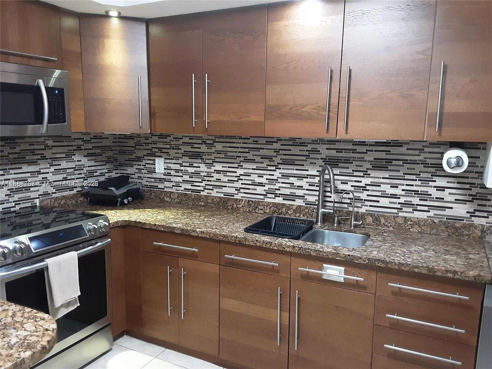 Small Image of 200 178TH DR #612, Sunny Isles Beach Number 3