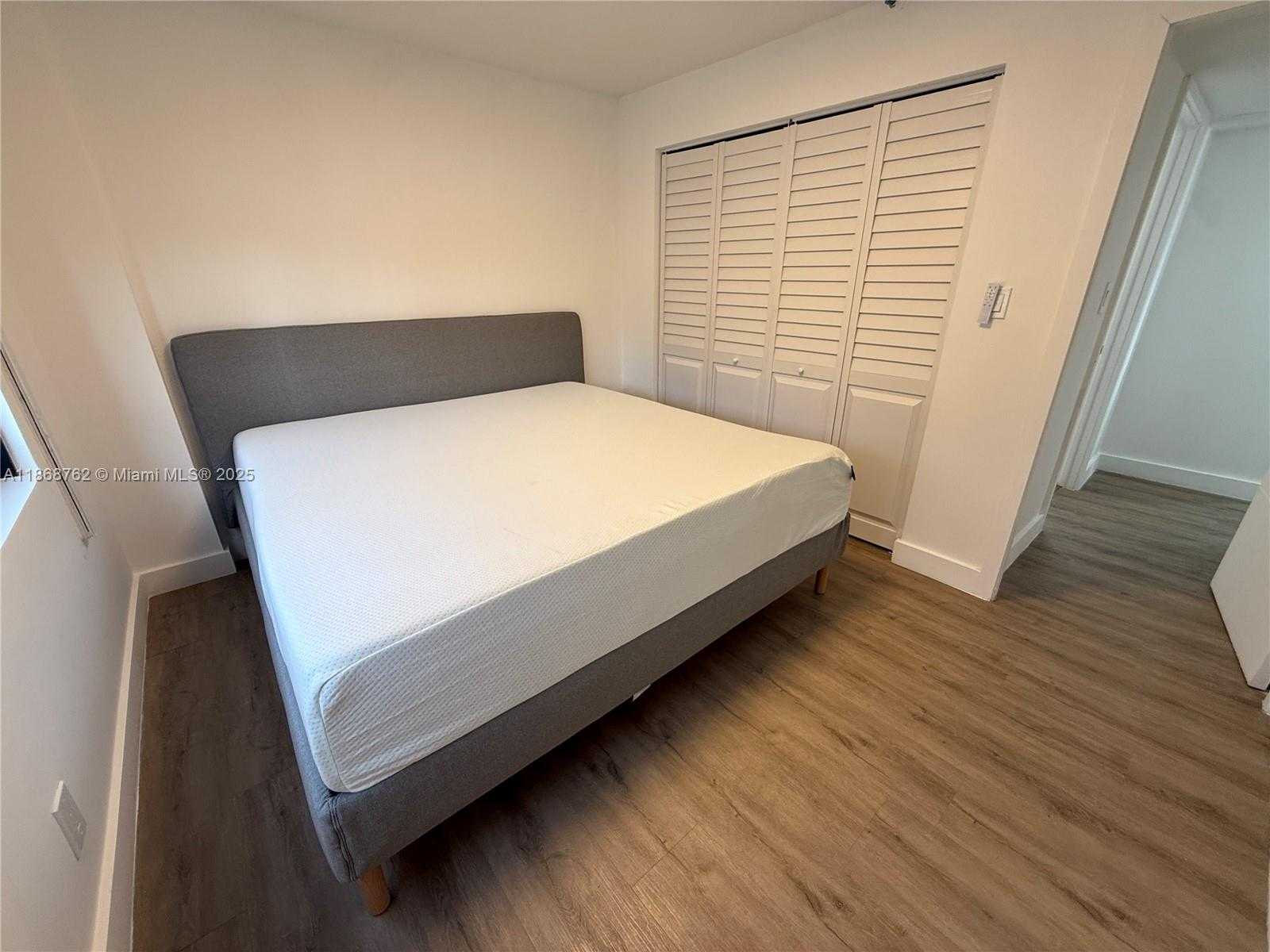 Small Image of 4301 COLLINS AVE #208, Miami Beach Number 12