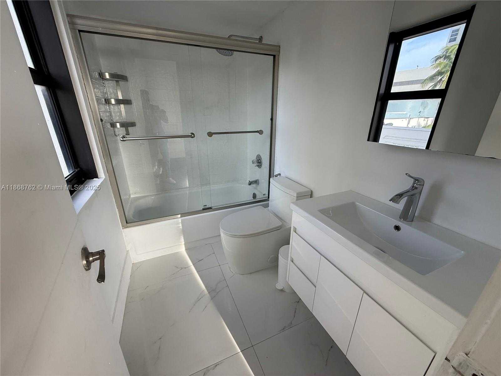 Small Image of 4301 COLLINS AVE #208, Miami Beach Number 16